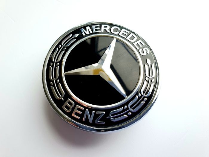 Mercedes - Benz 57mm gloss BLACK Wreath Flat Bonnet Badge Emblem A2228170415  /  A2048170616