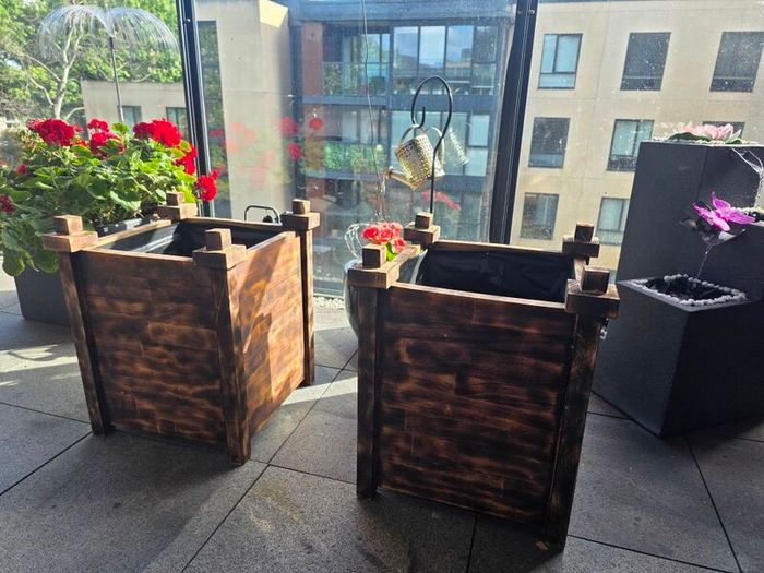 4 oak wooden planters