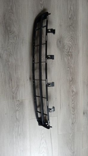 2013-17 opel insignia front bumper lower centre grill 22787148