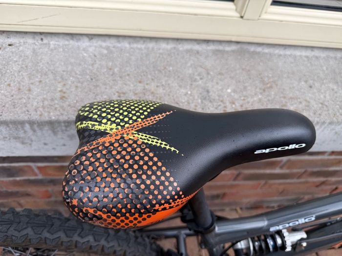 Apollo Creed 24 Mountain Bike  24 inch weels