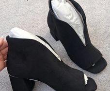 Stunning Black Brand New Never worn UK7 (EUR41) (Wide Fit) Hardware Shoe Boots From Next