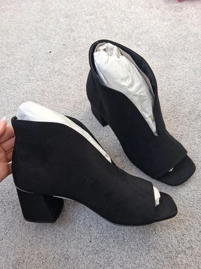 Stunning Black Brand New Never worn UK7 (EUR41) (Wide Fit) Hardware Shoe Boots From Next