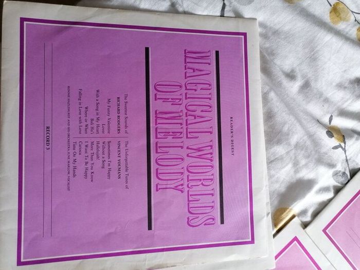 Collection of records  the readers digest. Magical  worlds of  melody. Please not No. 5 missing have the sleeve. See photos