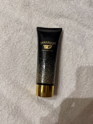 1 x Golddigga Body Wash. 1x Golddigga Body Lotion