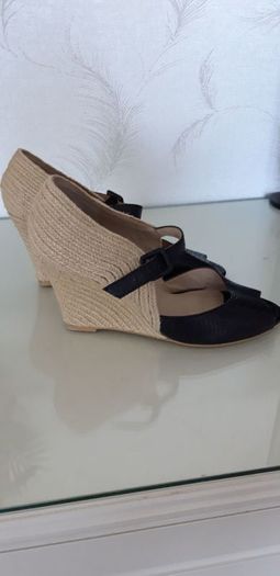 Ladies Designer Sandals - size 6.5 (40).