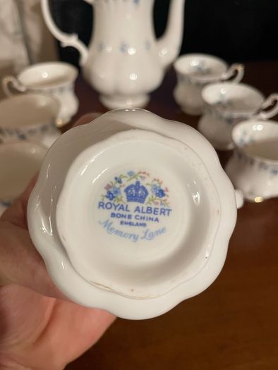 Royal Albert Memory Lane bone china England a very collectible vintage tea coffee service.