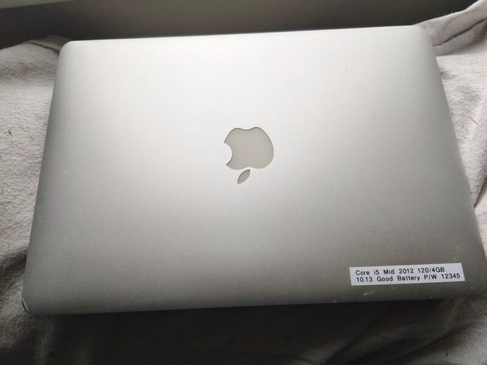 MacBook Air 13-inch For Spares or Parts!
