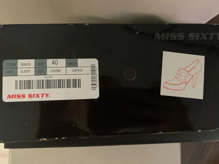 ladys shoes  size 6.