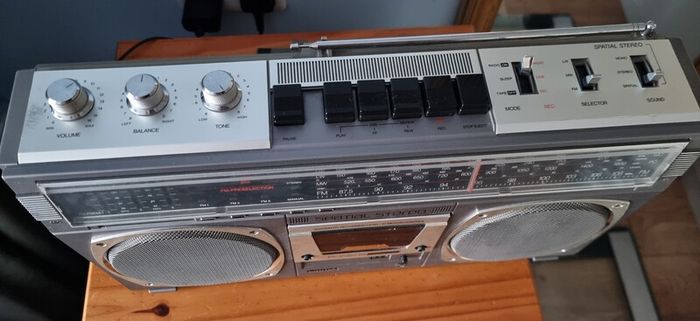 Vintage Philips Spatial stereo Radio D8419/00, works perfect.