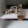 Girls gold sandals Image 3