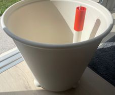 Self watering plant pot