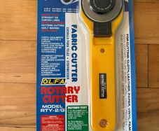 NEW OLFA 45mm Straight Handle Rotary Fabric Cutter
