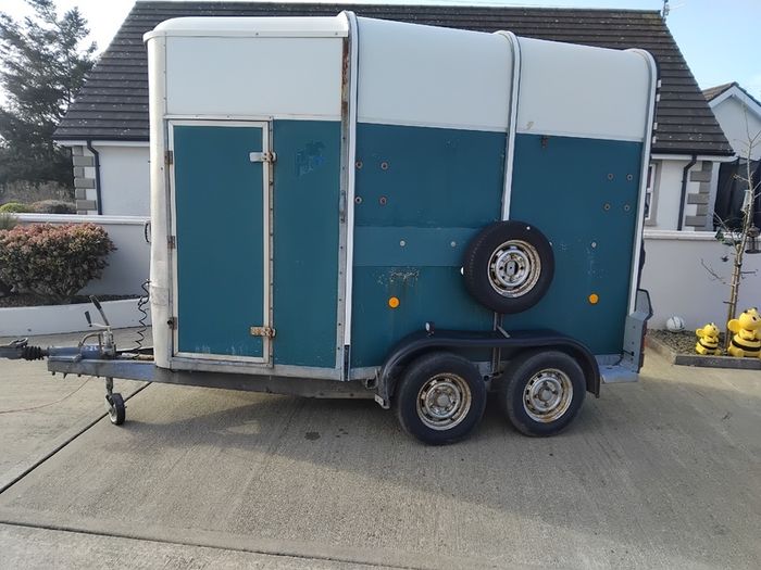 Horse box