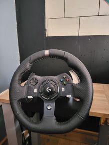 Logitech G25 steering wheel