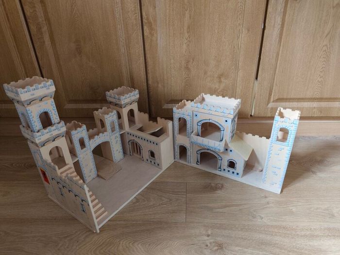 Wooden castle - Melissa & Doug
