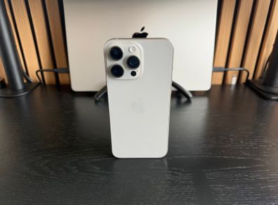 iPhone 15 Pro Max (256GB, Natural Titanium)