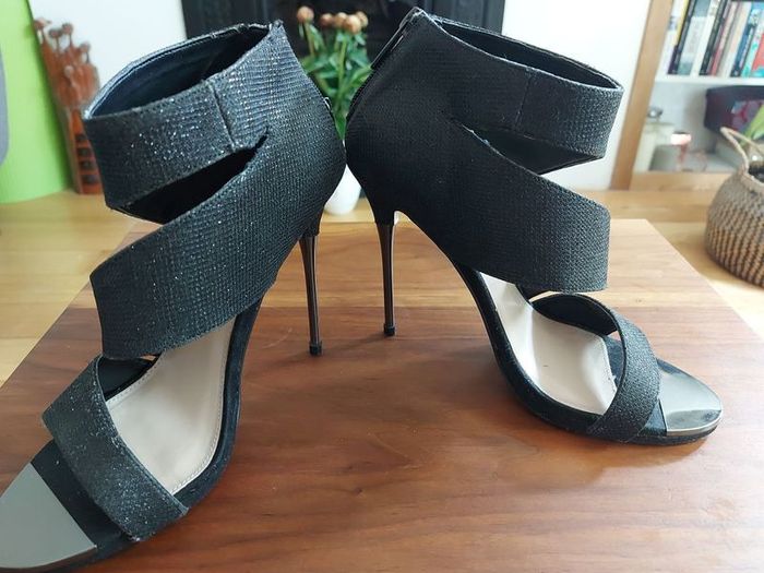 Kurt Geiger shoes. Postage included. Size 5