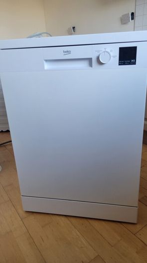 Beko Freestanding Full size Dishwasher - White