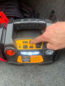 6-1 Halfords Jump starter pack