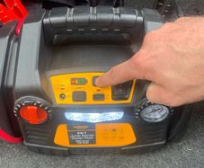6-1 Halfords Jump starter pack