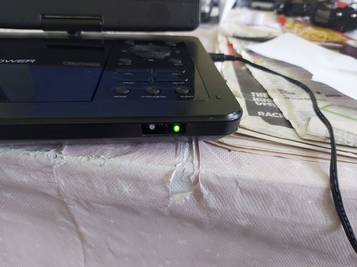5 Portable DVD Players, all working, but no charges for them, all in very good condition