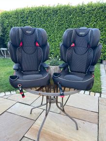 2 Car seats