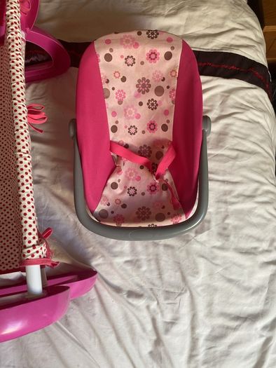 Big doll cot and carrycot
