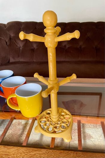 Vintage Traditional Mustard Yellow Cast Iron Mug Tree Holder Rustic Farmhouse Kitchenalia