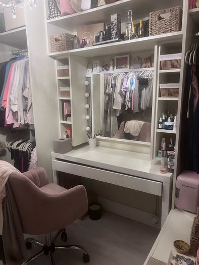 Dressing Table, lights & Mirror