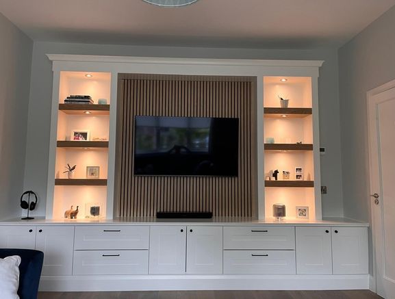 Finishing Carpenter, Custom Made Bespoke Units.