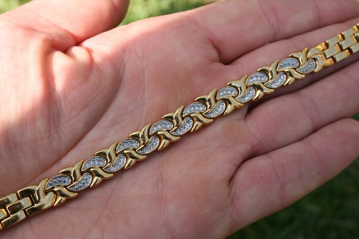 gold tone bracelet