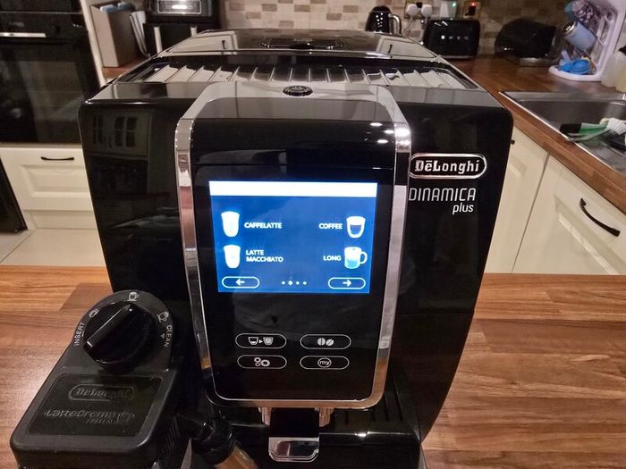 De'Longhi Dinamica Coffee Machine