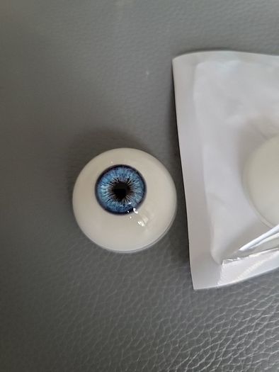 Pair of glass eyes