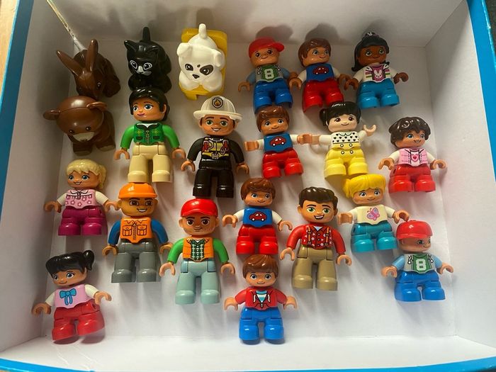 Lego People 21 Pieces