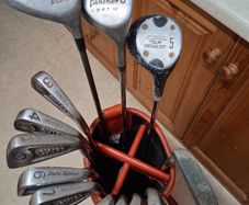 Golf clubs. Set Of Mens Right Handed Golf Clubs. For Beginners or Summer Golfer.Collect In Dublin Or Receive Via Post.
