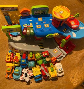 Vtech tuk tuk driver garage and 13 vehicles
