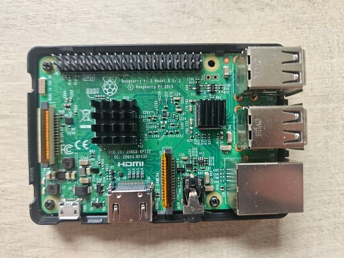 Raspberry Pi 3b and case