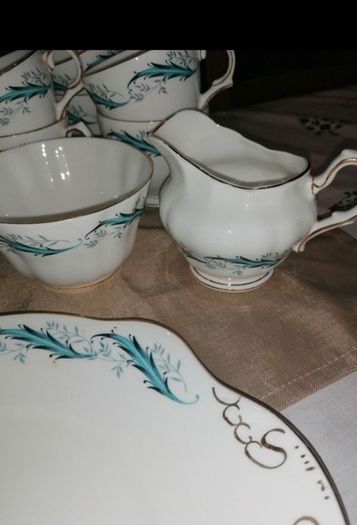 Royal Tara fine bone China - 21 piece Tea set