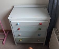 chest of drawers