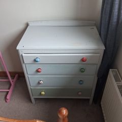 chest of drawers
