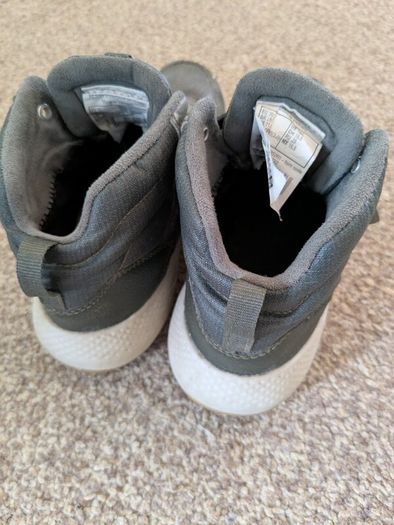 Kids hiking boots