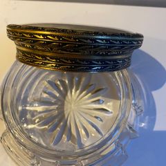 Reduced VTG Powder pot with a Chinese chinoiserie design on lid