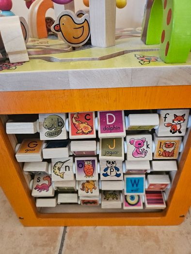 Zany zoo activity cube