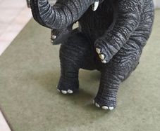 Nemesis Now EXA80004 Guzzlers Elephant Wine Bottle Holder 21cm Grey