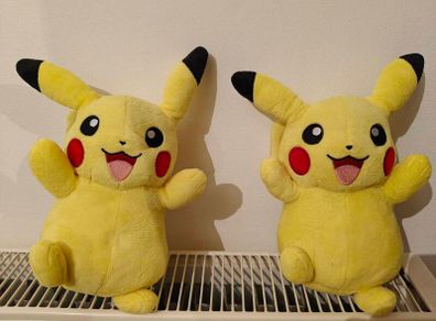 2 Pokemon Pikachu Plush 20cm