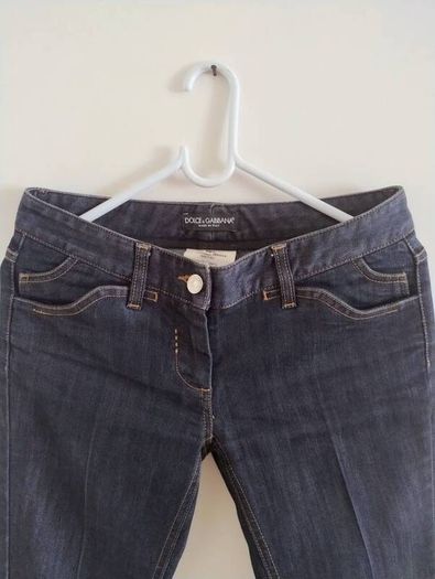 Dolce and Gabbana ladies jeans 30 waist and 30 leg in excellent condition FREE STANDARD POSTAGE INCLUDED