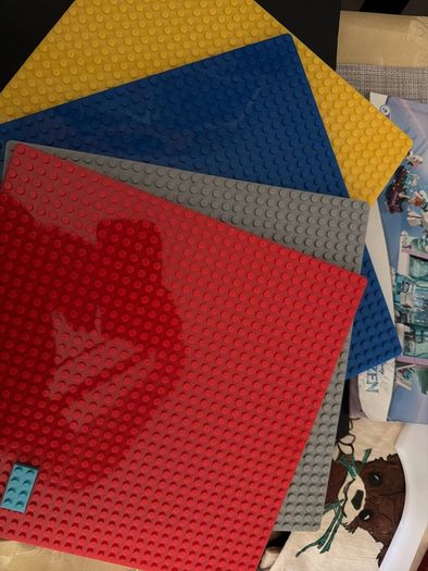 4 x lego plates