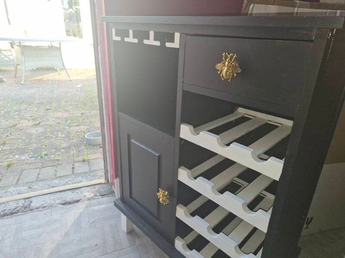 Drinks cabinet unit wine holder