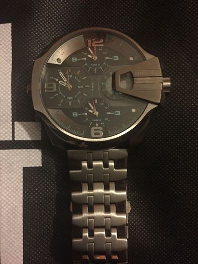 Diesel Uber Chief Gunmetal Watch broken
