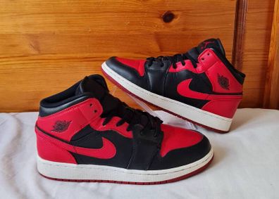 2020 nike air jordan 1 mid  banned Size 6 eu 39 red/black leather in excellent condition